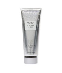 Лімітований лосьйон Runway Pose Shimmer Fragrance Body Lotion