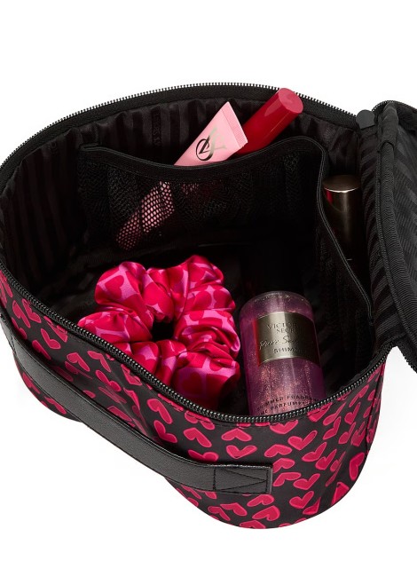 Косметичка Train Case Bag Black Grounded Heart