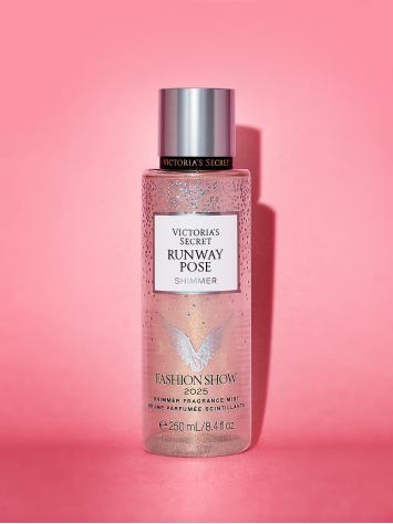 Лимитированный спрей Runway Pose Shimmer Fragrance Mist