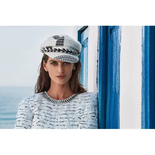 Жалаңаш әйел поза Сексуалдық әйел күйеуінің орнында трахает