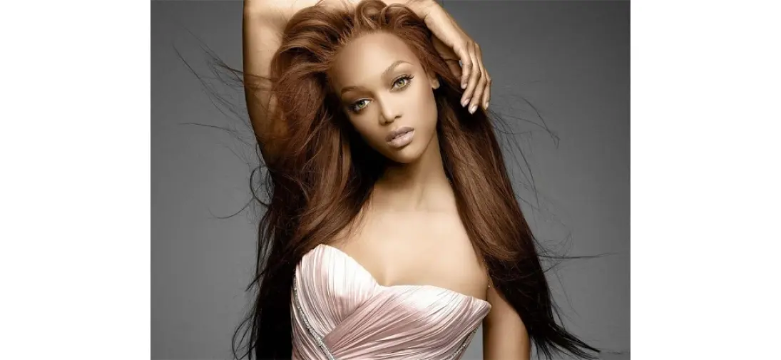 Кішкентай кеуделі қазақ әйелі порноға түсіп қалады. Қызды киіндіру, шешіндіру