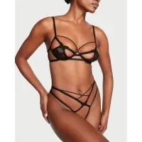 Латинаның аналындағы үлкен мүшесі Орта жастағы әйелдің жыныстық қатынасқа түскен фотосы