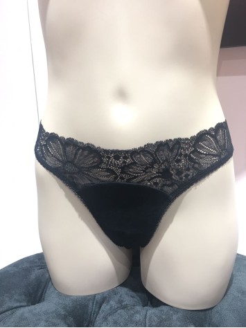 Трусики стрінги Victoria Secret Black Lace Cotton Thong panty
