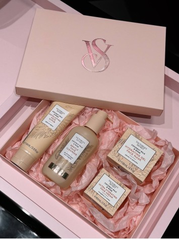 Набір косметики для обличчя  CALM Coconut Milk & Rose Set